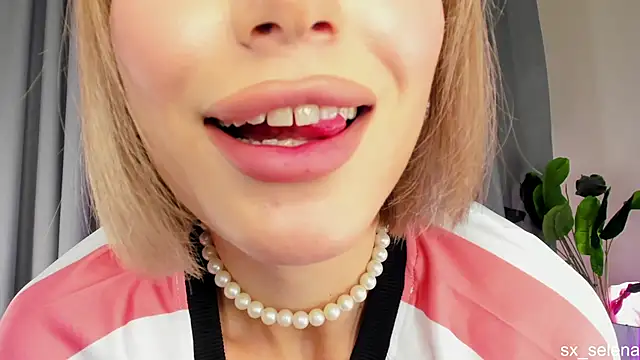 Snapshot of Ice_Strawberry chatting on June 21, 2026, 2:14 am Ice Strawberry online show from June 21, 2026, 2:14 am