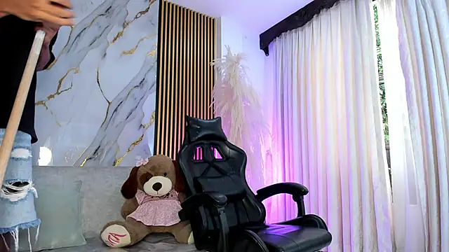 JulienSaint online show from December 5, 2025, 12:25 pm