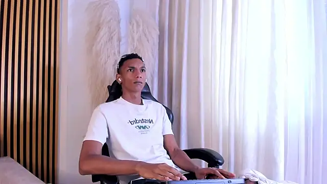 JulienSaint online show from April 23, 2026, 11:53 am