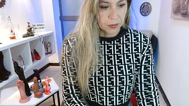 Snapshot of DianaPearls chatting on July 21, 2026, 10:28 am DianaPearls online show from July 21, 2026, 10:28 am