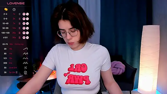 Snapshot of BellaCaress chatting on November 23, 2025, 9:20 am BellaCaress online show from November 23, 2025, 9:20 am