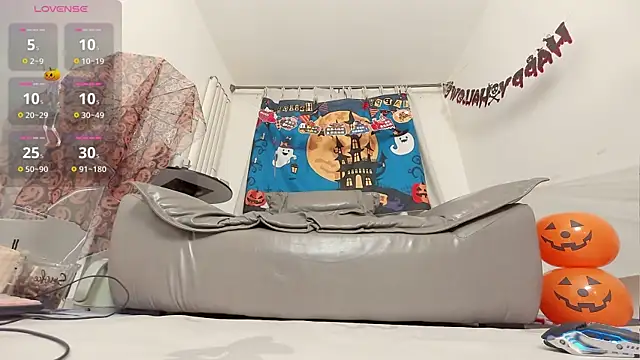 fox-yiyi online show from October 25, 2025, 12:02 pm