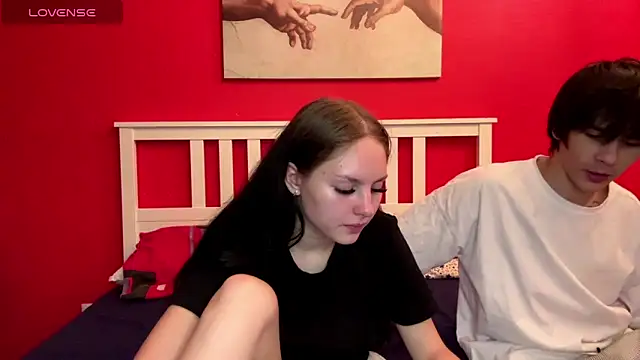 flowerscouple online show from September 30, 2025, 4:06 am