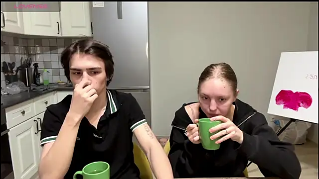 flowerscouple online show from March 6, 2026, 10:06 pm