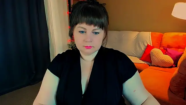 CrystaalStaar online show from May 19, 2026, 5:03 am