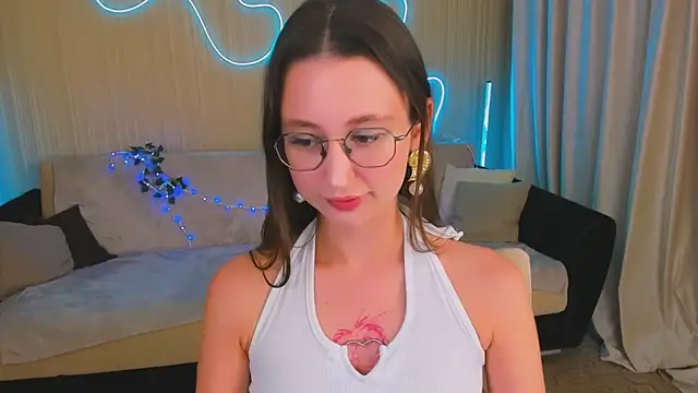 Snapshot of YourLovellyStory chatting on October 7, 2025, 5:32 pm YourLovellyStory online show from October 7, 2025, 5:32 pm