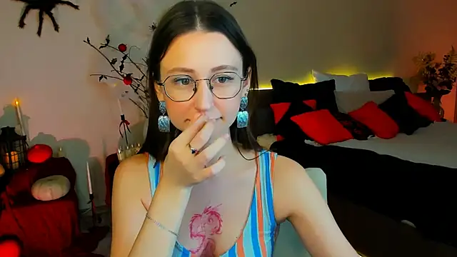 Snapshot of YourLovellyStory chatting on October 29, 2025, 9:22 am YourLovellyStory online show from October 29, 2025, 9:22 am