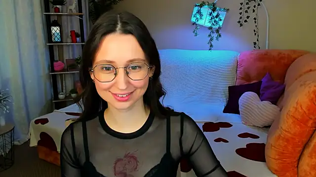 Snapshot of YourLovellyStory chatting on June 6, 2026, 12:32 pm YourLovellyStory online show from June 6, 2026, 12:32 pm