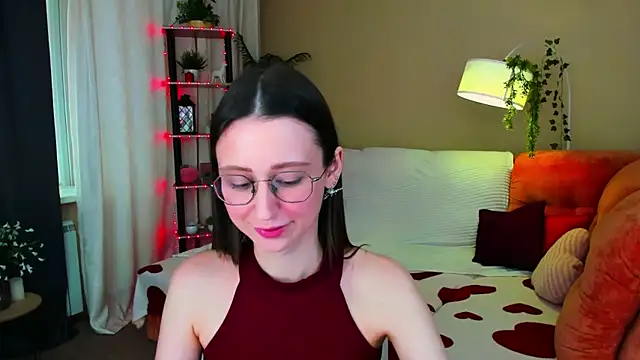 Snapshot of YourLovellyStory chatting on June 20, 2026, 11:35 am YourLovellyStory online show from June 20, 2026, 11:35 am