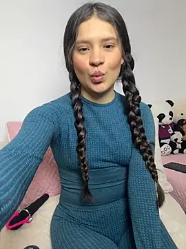 Snapshot of Emilyybennet_ chatting on October 17, 2025, 10:34 pm Emilyybennet online show from October 17, 2025, 10:34 pm