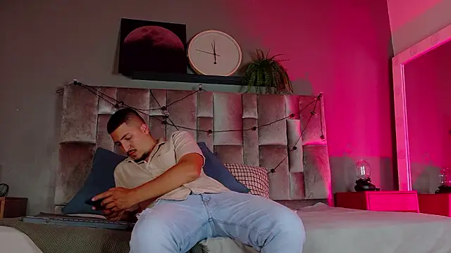 MrFox   online show from February 26, 2026, 7:46 pm