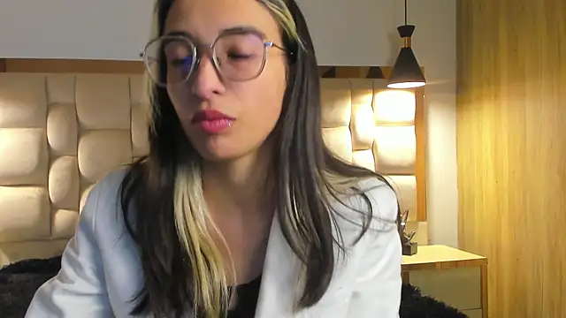 Emilia Bons online show from September 11, 2025, 12:49 pm