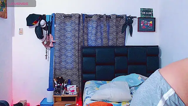 Snapshot of Azley_sweet chatting on November 12, 2025, 2:06 pm Azley sweet online show from November 12, 2025, 2:06 pm