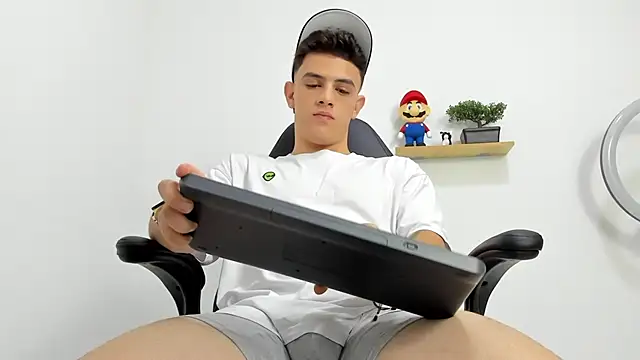 Mikecooper online show from September 24, 2025, 2:04 am