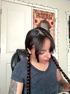 CharmingMaddie online show from January 11, 2026, 5:29 pm