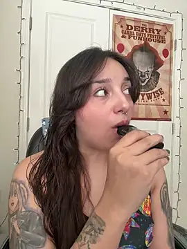 CharmingMaddie online show from March 18, 2026, 6:11 pm