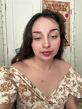 CharmingMaddie online show from April 22, 2026, 5:14 pm