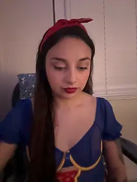 CharmingMaddie online show from April 28, 2026, 5:34 am