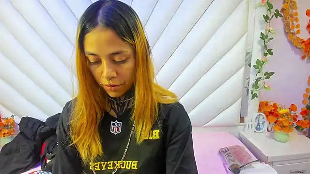 Snapshot of Sofii_Anal_ chatting on November 6, 2025, 1:39 am Sofii Anal online show from November 6, 2025, 1:39 am