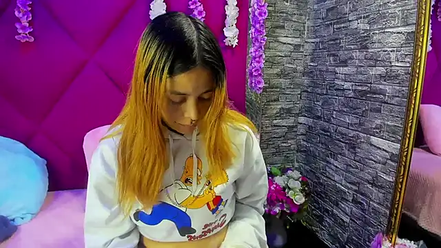 Snapshot of Sofii_Anal_ chatting on November 12, 2025, 2:01 am Sofii Anal online show from November 12, 2025, 2:01 am