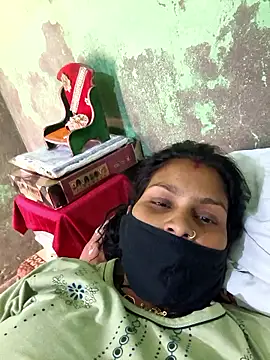 Love-pari077 online show from November 3, 2025, 3:30 am