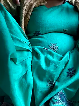 Love-pari077 online show from December 18, 2025, 4:07 am