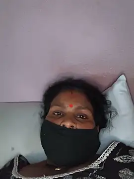 Love-pari077 online show from May 18, 2026, 8:20 am
