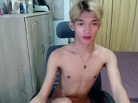 Snapshot of fuckerfriendsxx chatting on June 27, 2026, 12:22 pm fuckerfriendsxx online show from June 27, 2026, 12:22 pm