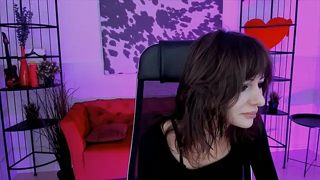 Snapshot of CrystallBloom chatting on October 8, 2025, 1:36 am CrystallBloom online show from October 8, 2025, 1:36 am