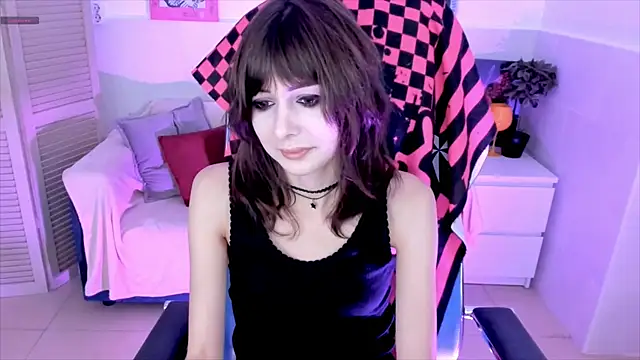 Snapshot of CrystallBloom chatting on October 9, 2025, 1:36 am CrystallBloom online show from October 9, 2025, 1:36 am