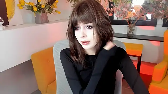 Snapshot of CrystallBloom chatting on October 20, 2025, 4:24 am CrystallBloom online show from October 20, 2025, 4:24 am