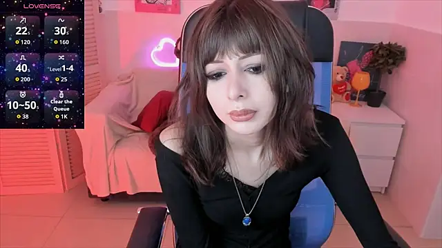 Snapshot of CrystallBloom chatting on November 7, 2025, 5:13 pm CrystallBloom online show from November 7, 2025, 5:13 pm