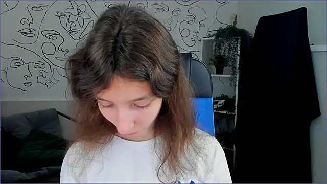 Snapshot of EmmanuellBrown chatting on October 1, 2025, 10:10 am EmmanuellBrown online show from October 1, 2025, 10:10 am