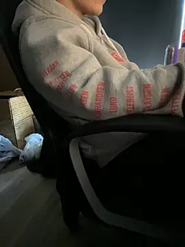 solooboy18 online show from September 28, 2025, 11:48 am