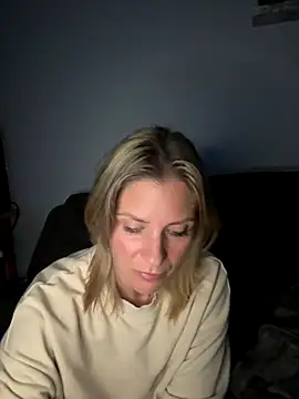 Snapshot of Lexi-Lux-X chatting on September 21, 2025, 1:40 am Lexi-Lux-X online show from September 21, 2025, 1:40 am