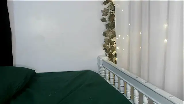 Snapshot of angelainparis28 chatting on September 27, 2025, 6:29 am angelainparis28 online show from September 27, 2025, 6:29 am