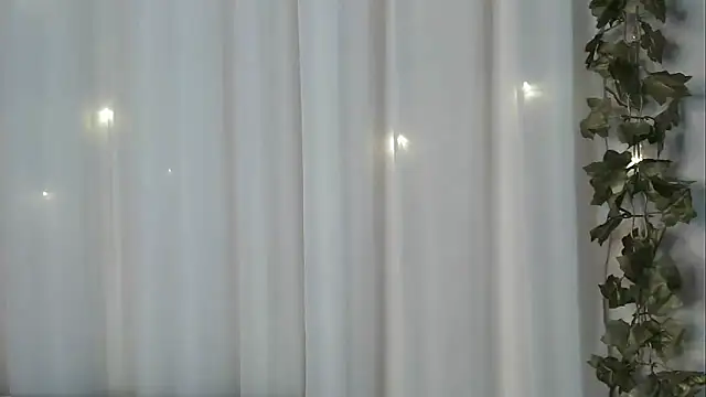 Snapshot of angelainparis28 chatting on November 9, 2025, 6:44 am angelainparis28 online show from November 9, 2025, 6:44 am