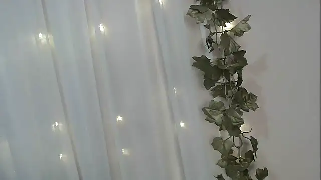 Snapshot of angelainparis28 chatting on November 11, 2025, 6:35 am angelainparis28 online show from November 11, 2025, 6:35 am