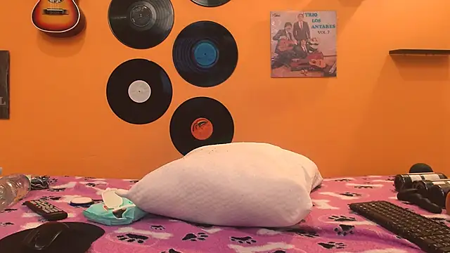 meisevil77 online show from November 2, 2025, 2:03 am