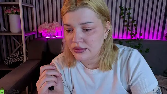 Michele Greenn online show from April 28, 2026, 2:27 am