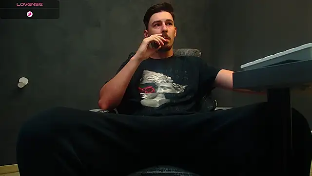 Snapshot of EnzoRace chatting on September 22, 2025, 4:36 am EnzoRace online show from September 22, 2025, 4:36 am