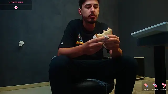 Snapshot of EnzoRace chatting on September 25, 2025, 5:11 am EnzoRace online show from September 25, 2025, 5:11 am