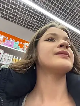 KittyQueeny online show from December 17, 2025, 11:16 am