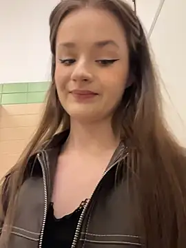 KittyQueeny online show from March 17, 2026, 12:19 pm