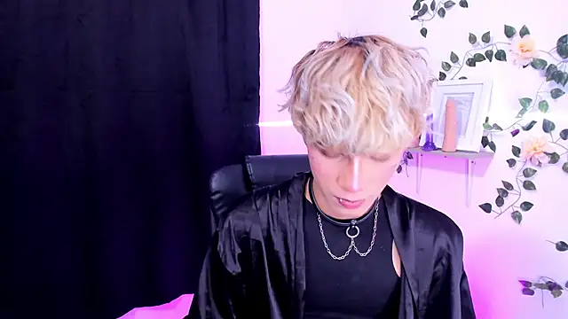 Cooperrosscute233 online show from September 25, 2025, 8:01 pm