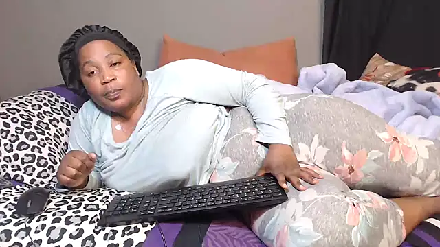 Snapshot of chockclitx5 chatting on September 20, 2025, 12:33 am chockclitx5 online show from September 20, 2025, 12:33 am