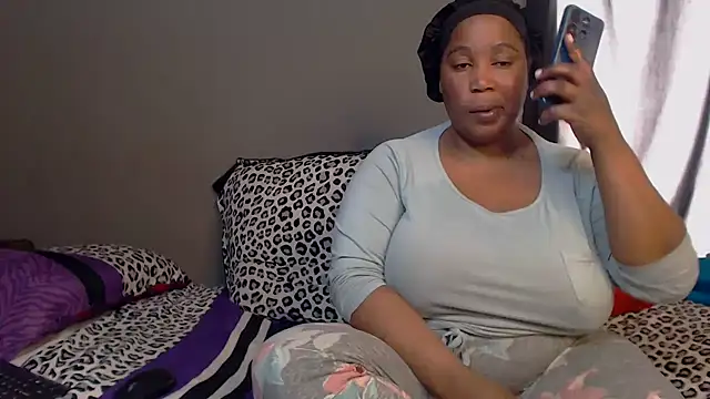 Snapshot of chockclitx5 chatting on October 1, 2025, 1:28 pm chockclitx5 online show from October 1, 2025, 1:28 pm