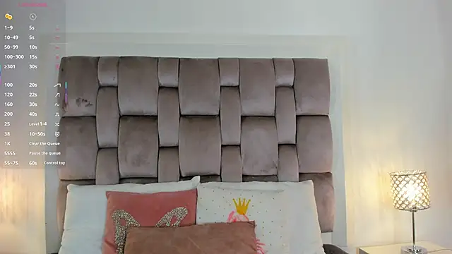 HarleyQueen666 online show from October 23, 2025, 10:47 am