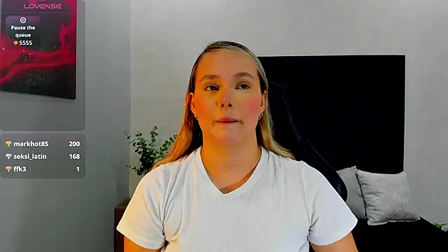 Snapshot of Emmaa_white_ chatting on July 18, 2026, 5:28 pm Emmaa white online show from July 18, 2026, 5:28 pm
