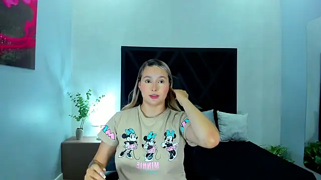 Snapshot of Emmaa_white_ chatting on July 23, 2026, 5:44 pm Emmaa white online show from July 23, 2026, 5:44 pm